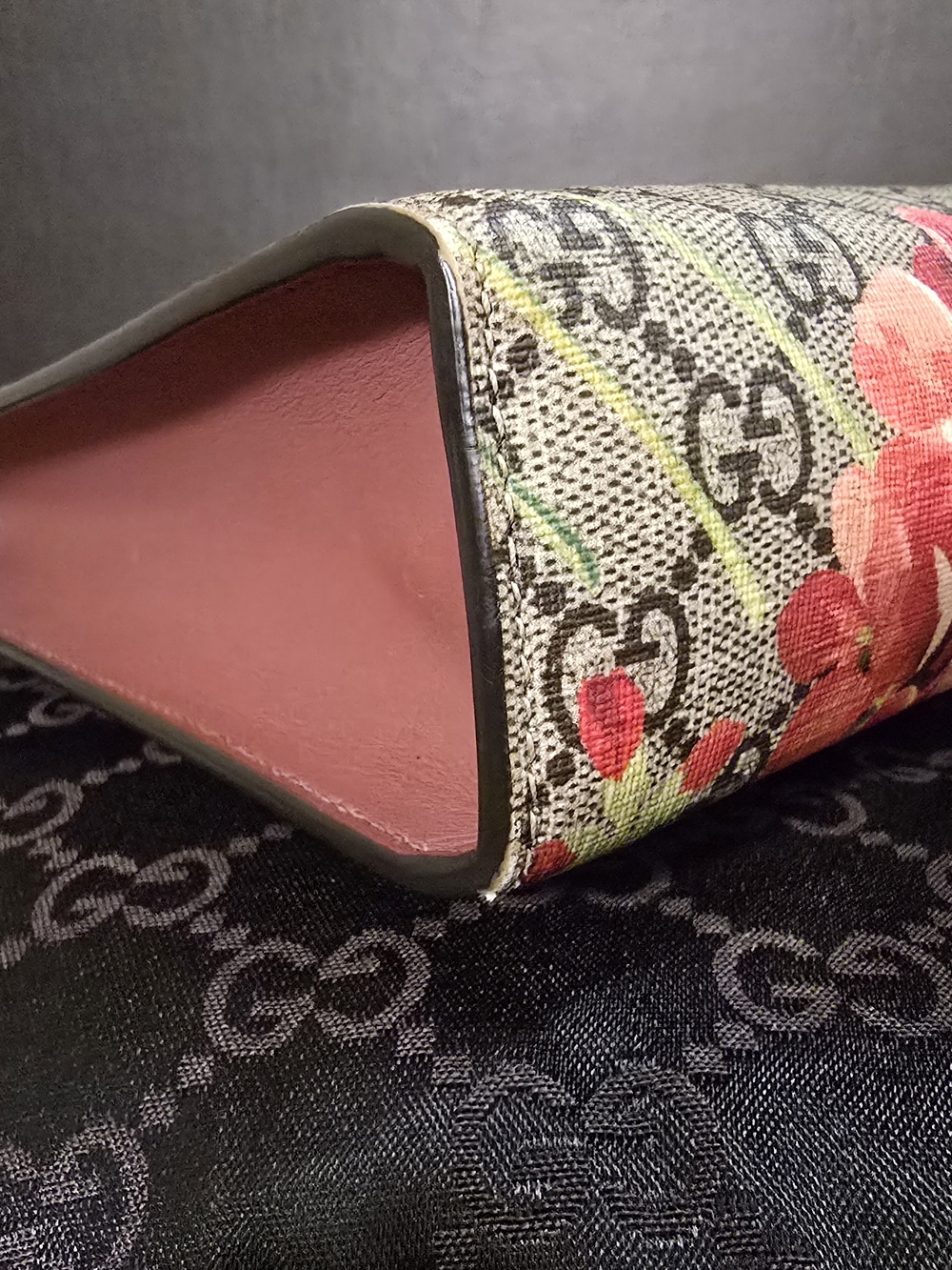 Gucci Floral GG Supreme Monogram Pouch - Rose Pink Floral Print - Picture 4 of 10